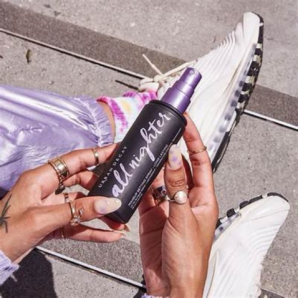 **BRAND NEW URBAN DECAY SET** - Picture 13 of 13